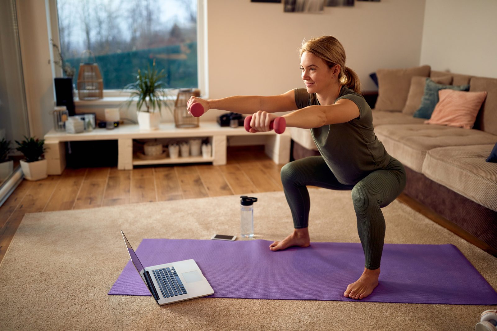 Ski fitness training: squats at home before the season